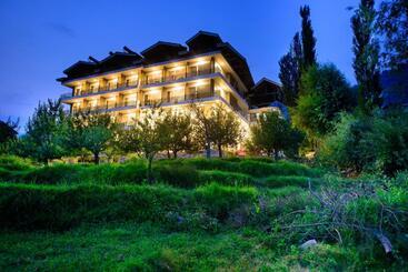 Hotel Naturevilas Sarovar Portico   Centrally Heated