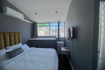 ペンション M & B Backpackers