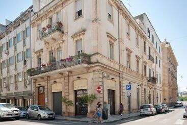 تختخواب و صبحانه Harmony Central