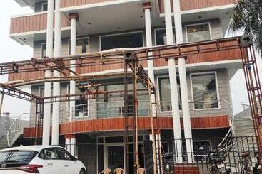 هتل Bhagvati Palace