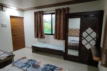 Dr Bhoir Farm & Resort