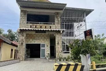 Hotel Batodupi Guesthouse Syariah By Oyo