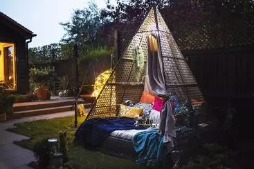 Romantic Lodge On Edge Of Nature Reserve