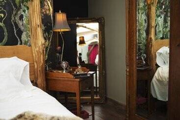 Romantic Lodge On Edge Of Nature Reserve