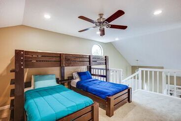 קוטג'' Lakefront Montgomery Home W/ Private Dock!