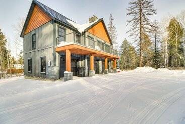 Gîte Rural Peaceful Whitefish Home W/ Deck   Pets Welcome!