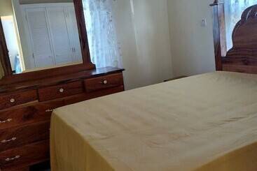 דירת נופש Remarkable 2 Bed House In Old Harbour