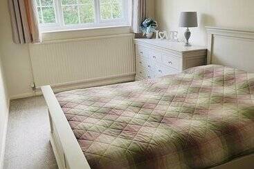 Rezydencja 4 Bed House In Wetherby, Sleeps 8, Near York