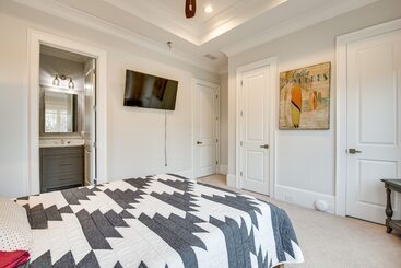 קוטג'' Sprawling Suwanee Home: Theater, Pool, Hot Tub!