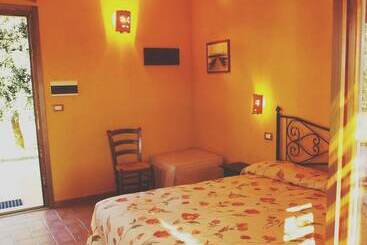 هتل Agriturismo La Pulledraia