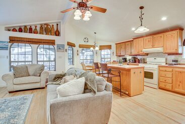 Canal Front Port Isabel Cottage: 5 Mi To Beach!