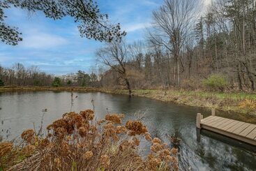 Dom wiejski Cozy Otego Cabin W/ Wood Burning Fireplace & Pond!