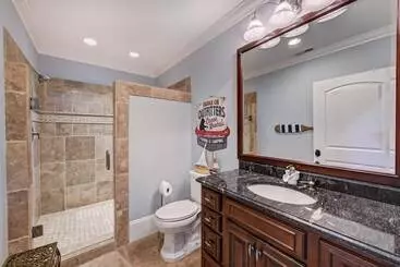 Mökkimajoitus Flip Flop Therapy By Avantstay Theater + Games