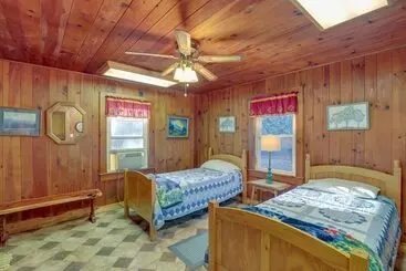 Mökkimajoitus Dog Friendly Burnsville Home W/ Patio & Trails!