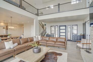 Hus på landet Spacious Utah Escape W/ Balcony & Mountain Views!