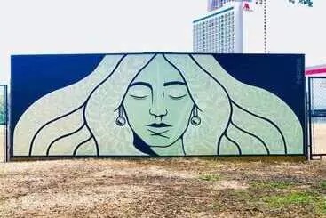 کلبه Step Into Comfort In This 3br/2ba Downtown Retreat