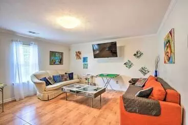 Mökkimajoitus Beautiful Hampton Home W/ Gazebo & Backyard!