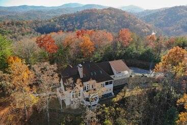 Dom wiejski Blairsville Mansion W/ Hot Tub, Casino + Games!