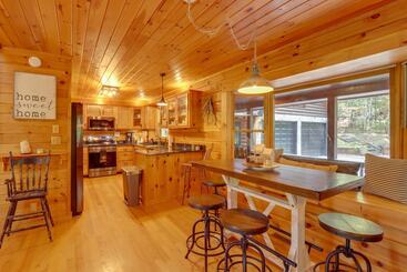 بيت ريفى Blue Ridge Cabin W/ Hot Tub & Private Lake!