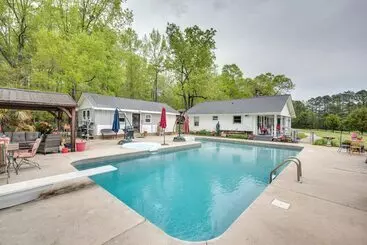 Mökkimajoitus Buckhead Cabin W/ Fireplaces & Private Pool!