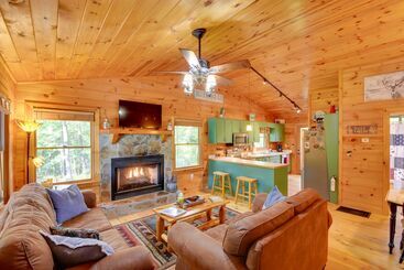 קוטג'' Cozy Cabin In Private Location W/ Hot Tub & Grill!