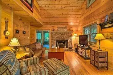 Mökkimajoitus Cozy Cabin W/ Deck, Walk To Wildcat Creek & Dining