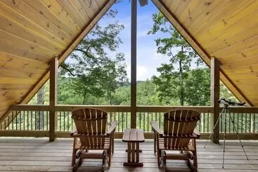 Mökkimajoitus Creekside Cabin W/ Hot Tub, Mtn Views & More!