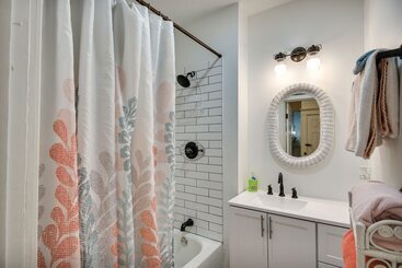 Kır Evi Hampton Sanctuary W/ Fire Pit & Fenced Yard!