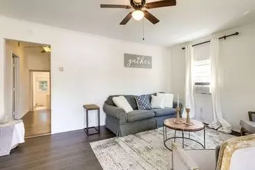 Mökkimajoitus Historic Lawrenceville Home: 32 Mi To Atlanta!