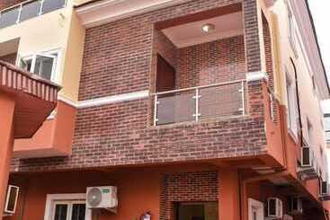 هتل Vintage Suites And Apartment