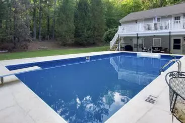 Mökkimajoitus Immaculate Suwanee House W/ Pool & Game Room!