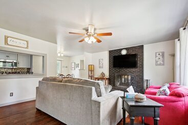 بيت ريفى Kansas City Home W/ Yard, Near Longview Lake