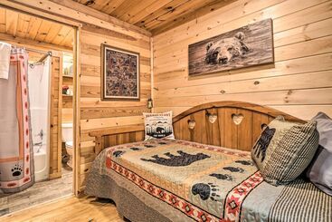 Dom wiejski North Georgia Mtn Escape W/ Hot Tub & Games!