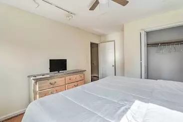 Mökkimajoitus Pet Friendly House W/ Deck In Lawrenceville