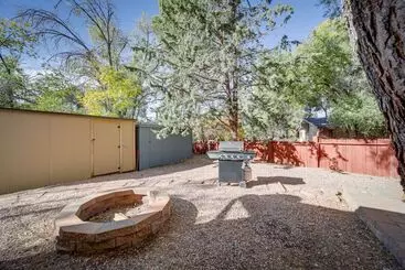 コテージ West Sedona Vacation Rental: 1 Mi To Trails!