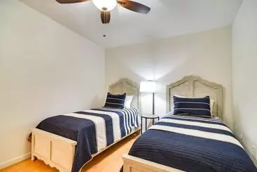コテージ Serene, Coastal Largo Retreat: Minutes To Beaches!