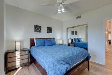 קוטג'' Spanish Style Glendale Home W/ Golf Course Views!