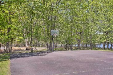 Vidéki Ház Luxe Lake House W/ Private Beach In Pocono Summit