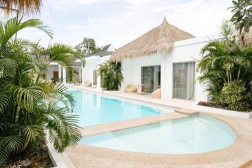 Resort Seapearl Of Alona