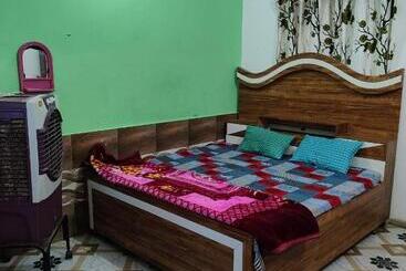 בית מלון כפרי Omni Palace By Bookingcare