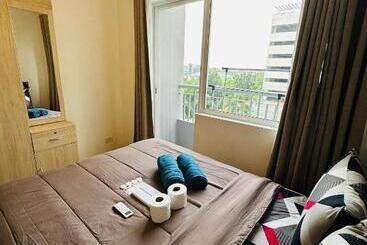 Hotell Grace Residences Taguig Bgc View With Balcony Plus Netflix 331