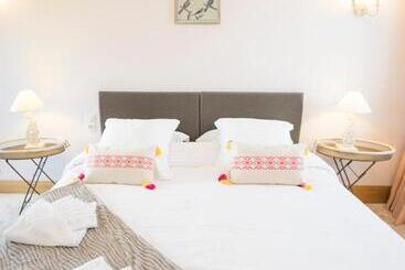 Отель Château De Tilly