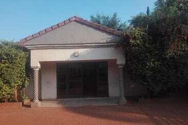 Bed and Breakfast Dzuvha Village Inn