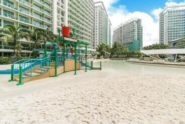 Hotel Azure Staycation