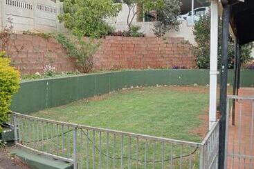 پانسیون Redview House