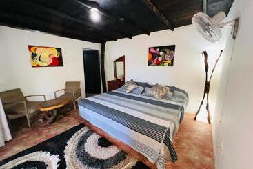 Pension (Hôtel basse catégorie) Hostal La Roca De Minca