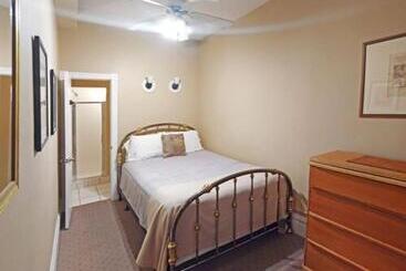 Private Room With Private Bath In B&b In Lakeview   2d