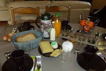 مبيت وإفطار La Bergerie Du Bois Joannin 1497 Route Des Fleuriats