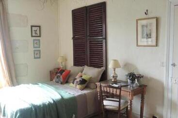 Bed and Breakfast Maison D'hôtes Les Volets Verts Et Sa Brocante