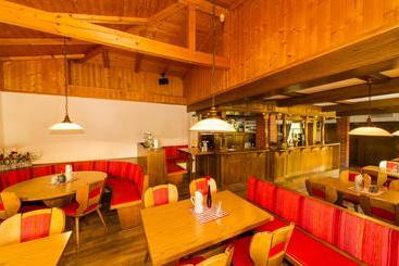 Отель Stiefelburg Der Berghof